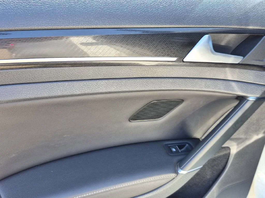 Used 2016 White Volkswagen  image 17