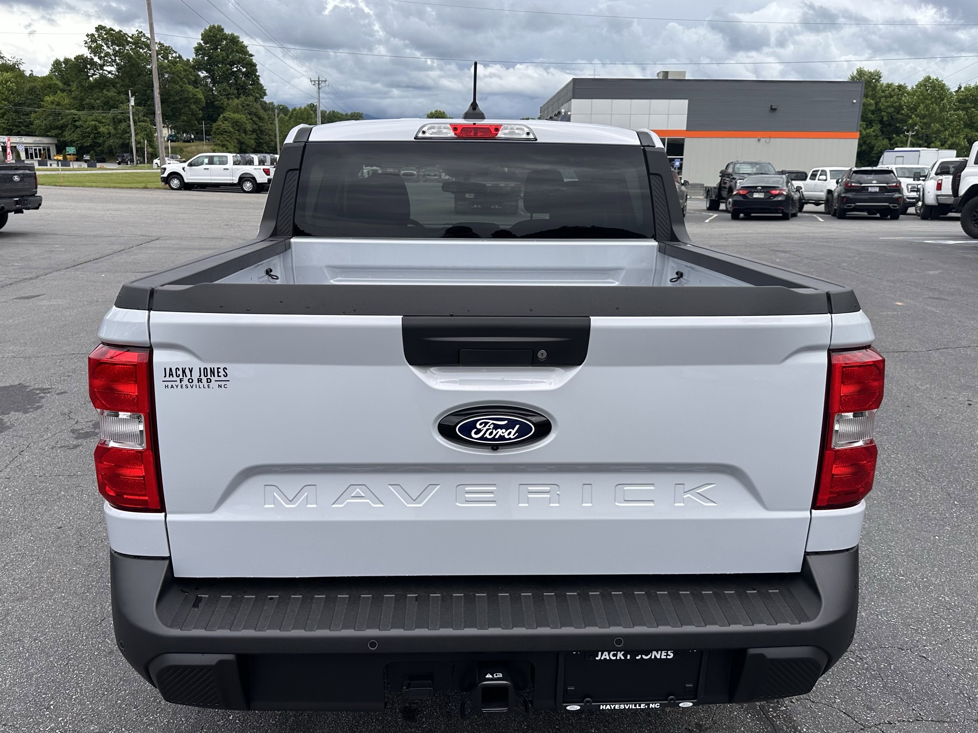 New 2026 Space White Metallic Ford XLT image 7