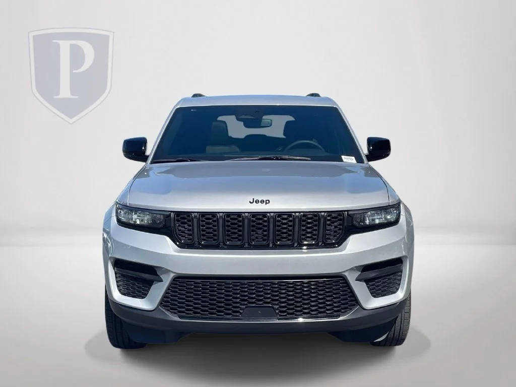 Used 2024 Silver Jeep Altitude X image 3
