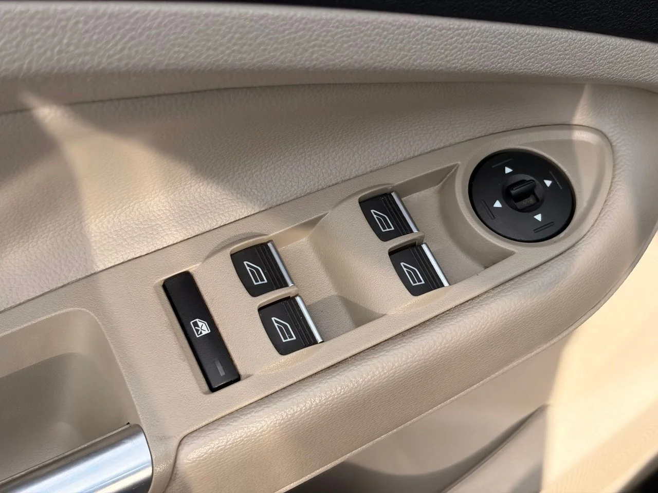 Used 2016 Kona Blue Ford SEL image 21