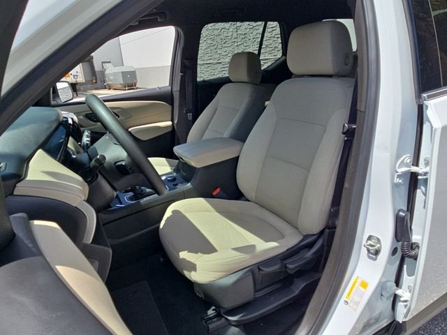 2023 Chevrolet Traverse LS - Photo 9