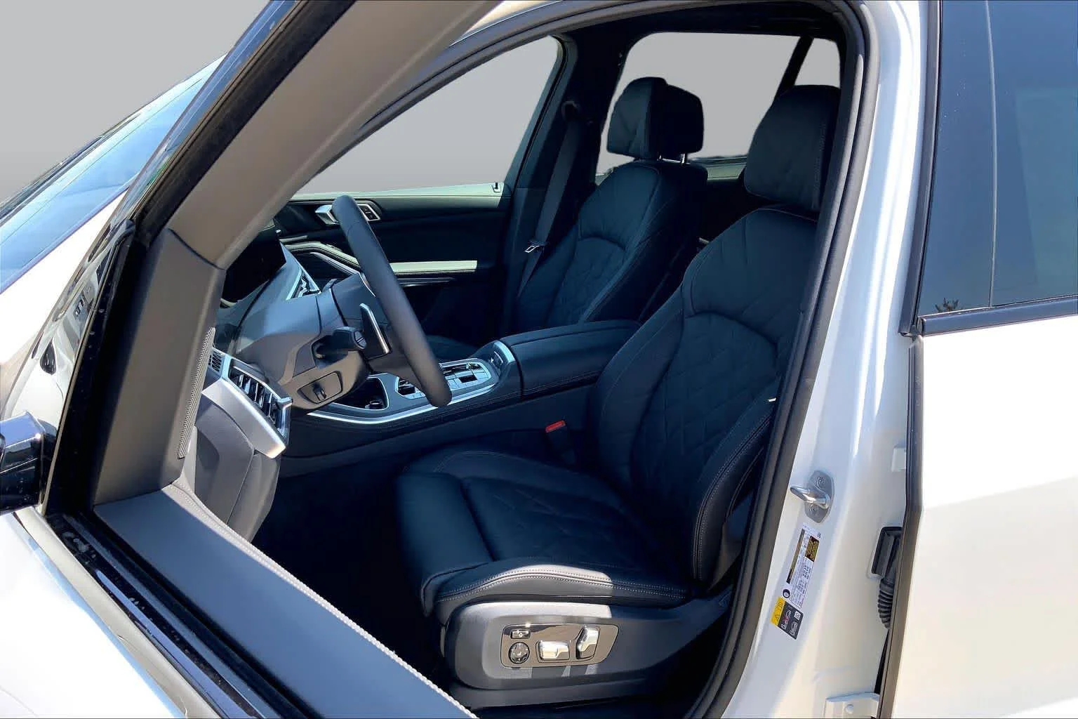 New 2026 Alpine White BMW xDrive50e image 9