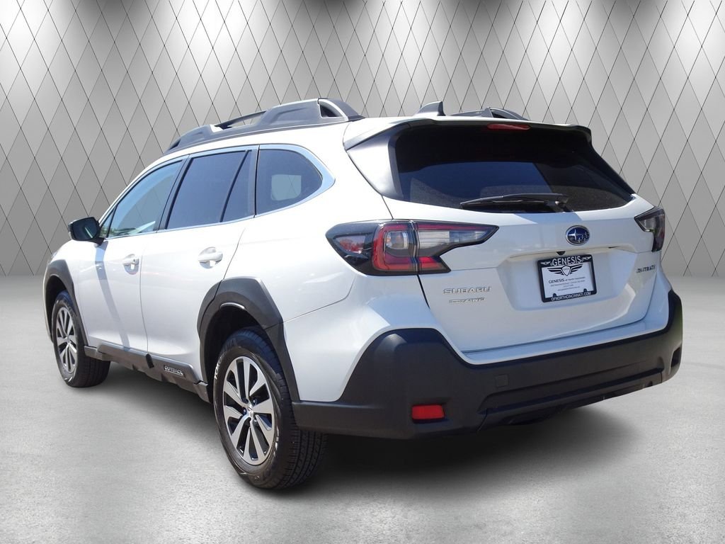 Used 2024 White Subaru 2.5i image 3