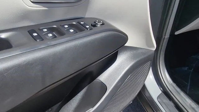 Used 2024 Hampton Gray Hyundai SEL image 26