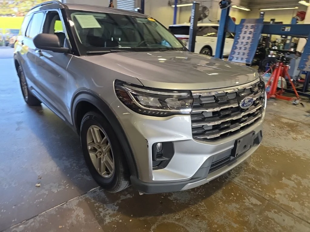 Used 2025 Silver Ford Active image 10