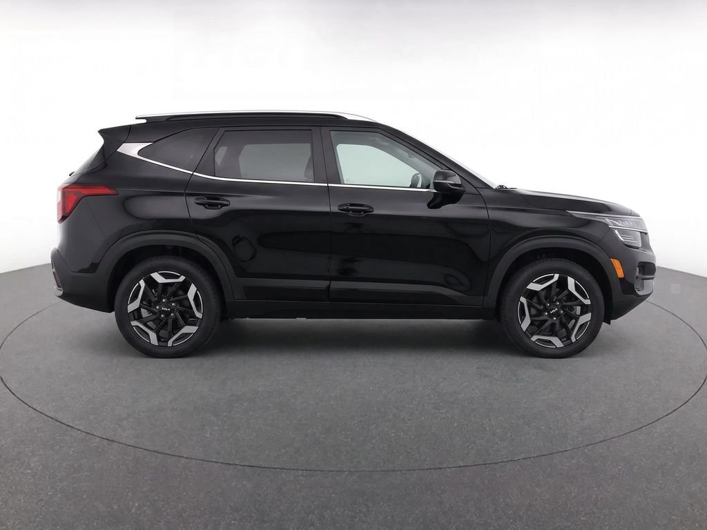Used 2024 Fusion Black Kia SX image 4