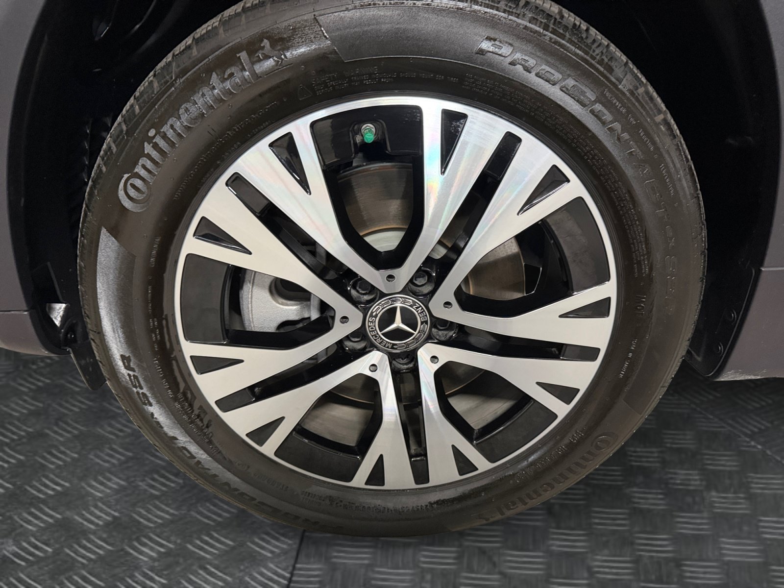 Used 2026 Black Mercedes-Benz GLB 250 image 9