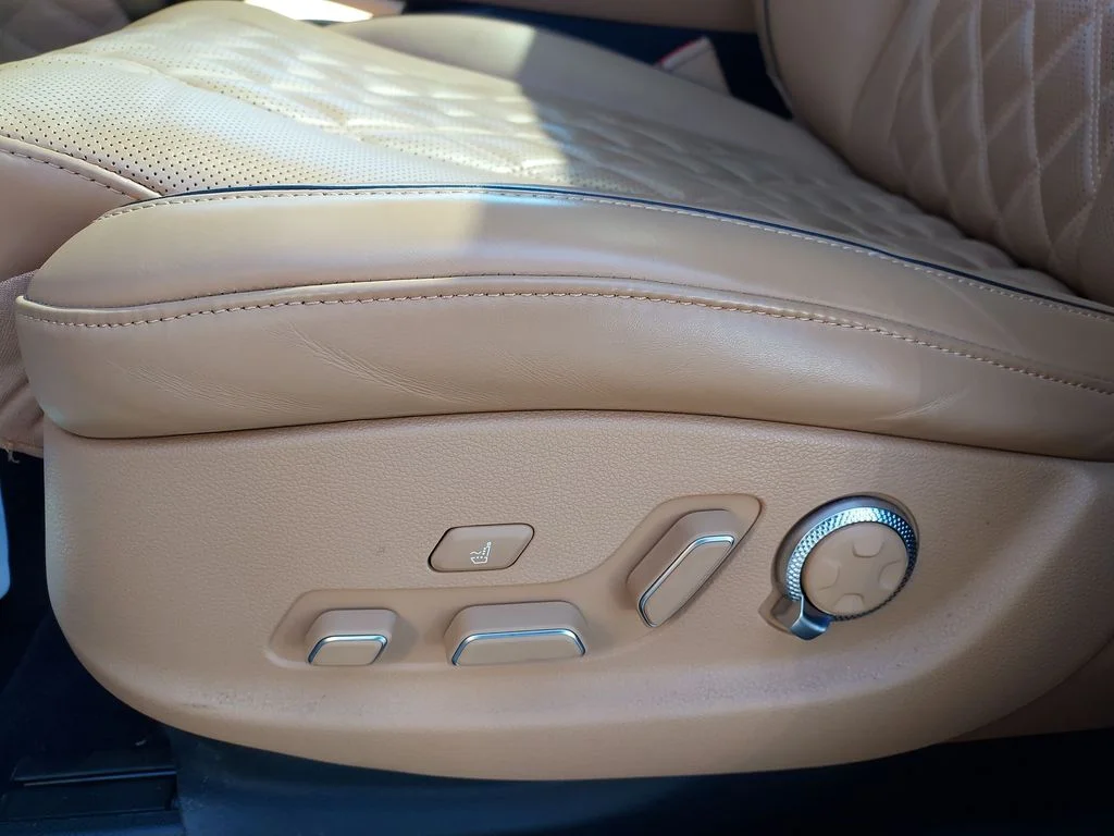 Used 2023 White Genesis 3.5T image 18