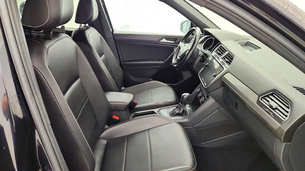 Used 2021 Deep Black Pearl Volkswagen 2.0T SE R-Line Black FWD image 22