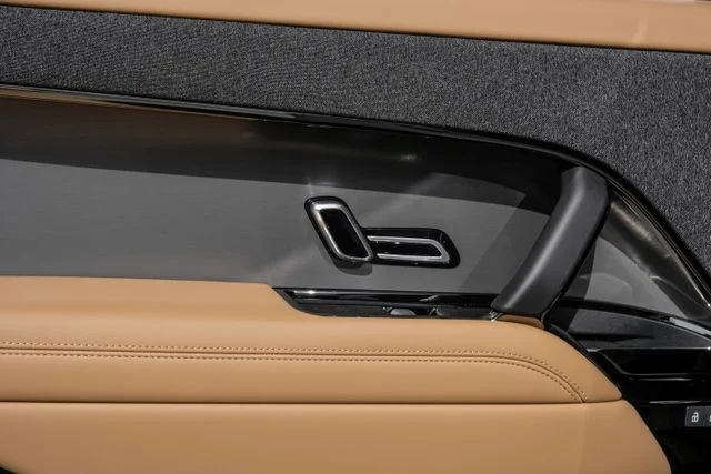 New 2026  Land Rover SE image 54