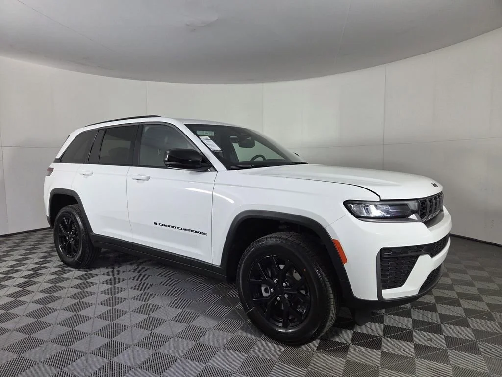 New 2026 Bright White Clear-Coat Exterior Paint Jeep Laredo Altitude image 2