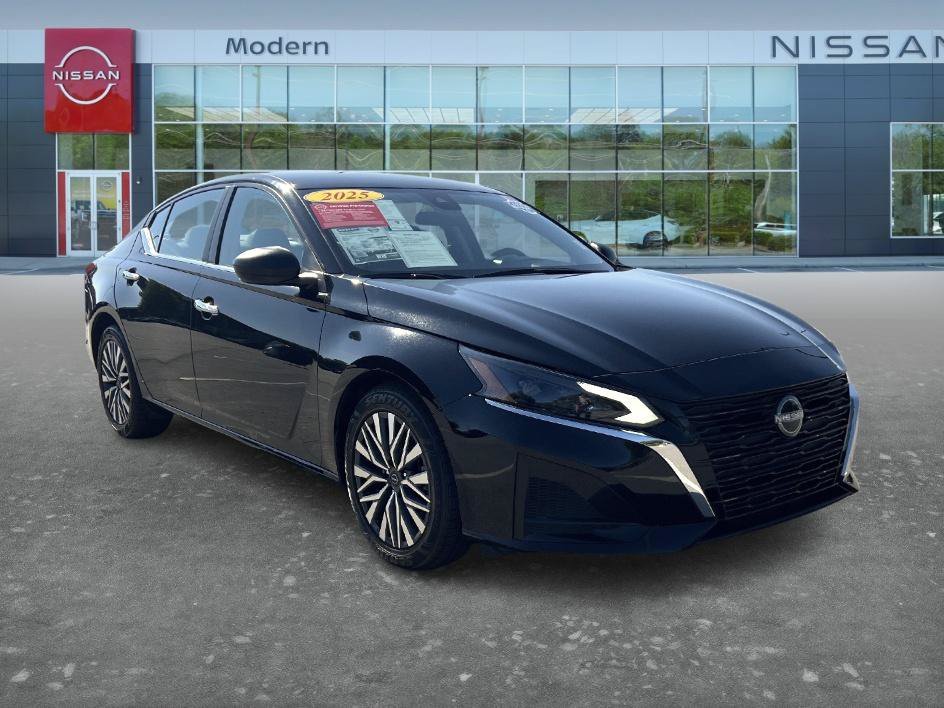 Used 2025 Super Black Nissan SV image 3