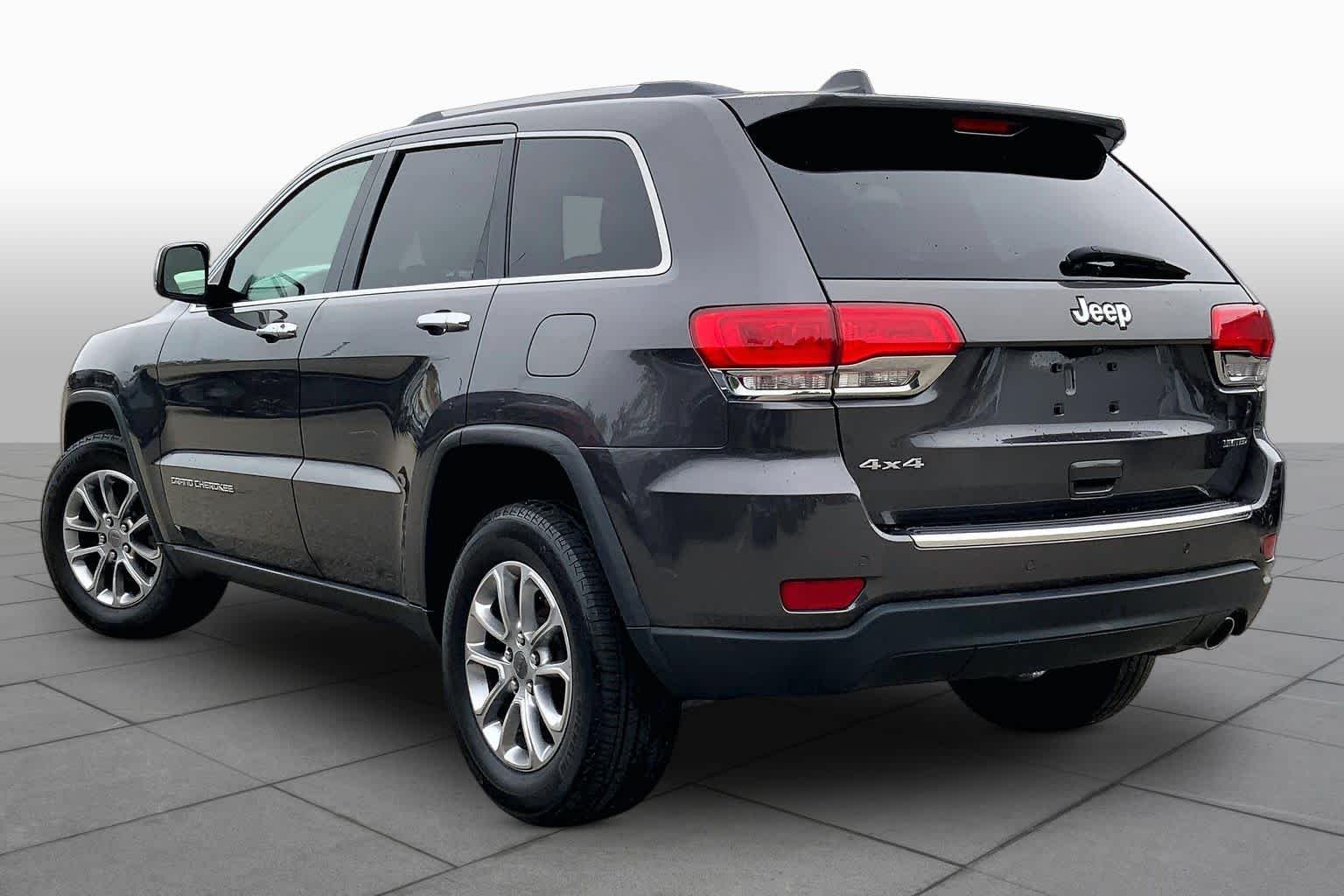 Used 2016 Granite Crystal Metallic Clearcoat Jeep Limited image 12