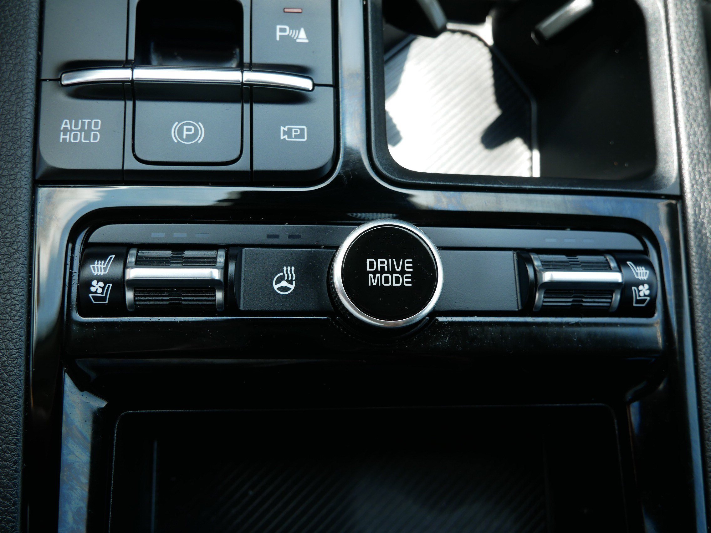 Used 2025 Snow White Pearl Kia EX image 31