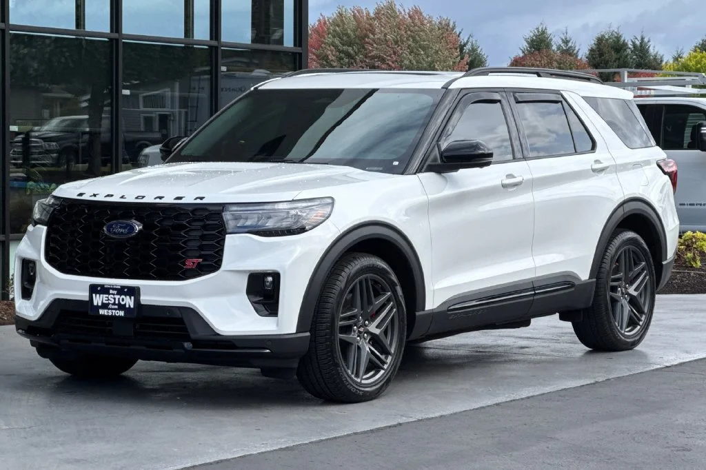 2025 Ford Explorer ST - Photo 8