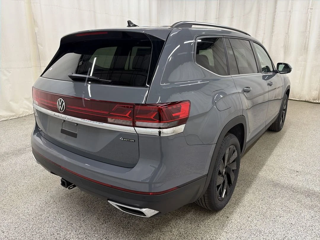 New 2026 Pure Gray Volkswagen 2.0T SE w/Technology image 8