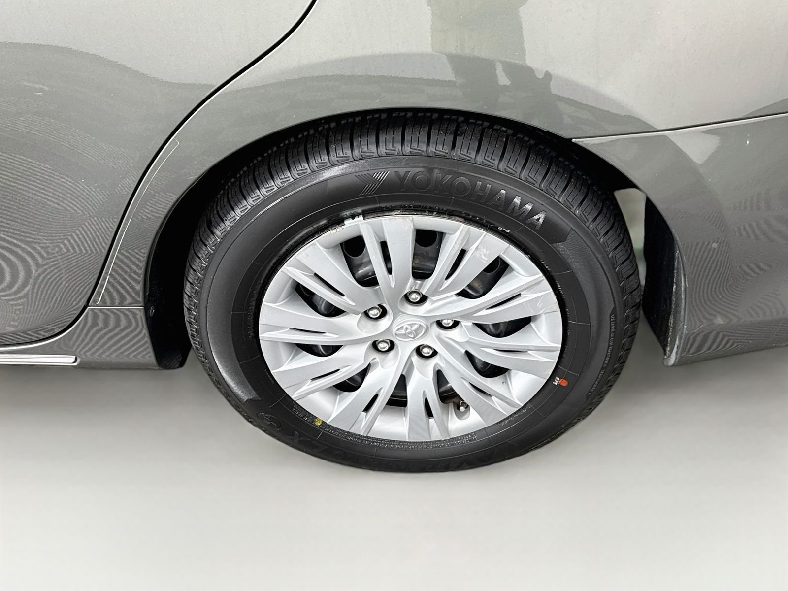Used 2012 Green Toyota LE image 19
