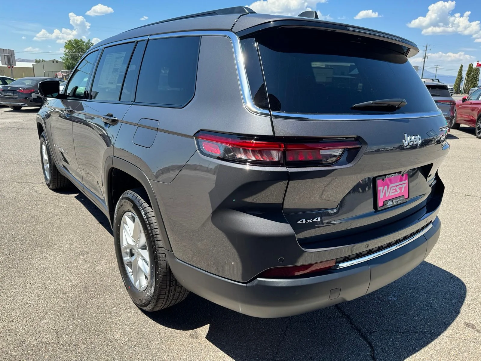 New 2026 Baltic Gray Metallic Clear-Coat Exterior Paint Jeep Laredo X image 10
