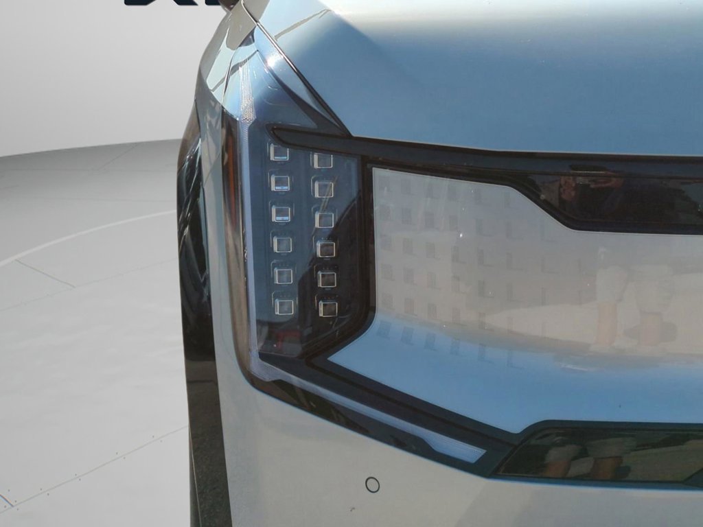 New 2026 Ivory Silver Kia Land AWD image 10