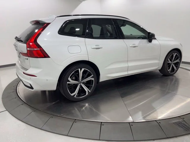 Used 2024 Crystal White Volvo Ultimate image 5