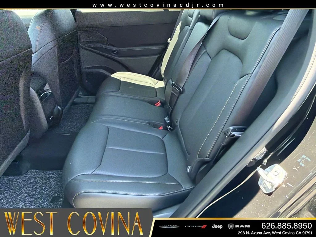 New 2026 Diamond Black Crystal Pearlcoat Jeep  image 31