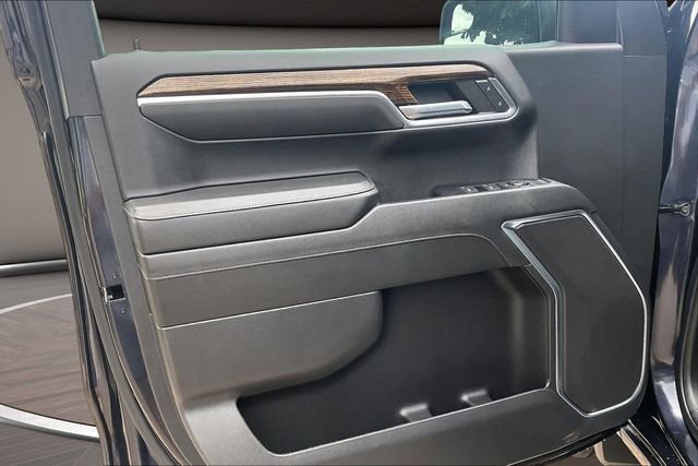 Used 2023 Silver GMC Elevation image 22