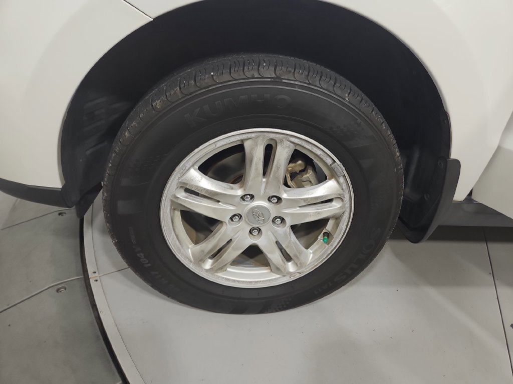 Used 2012 White Hyundai GLS image 21
