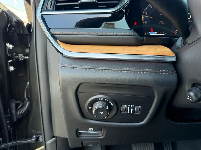 Used 2024 Brown Jeep Summit Reserve image 20