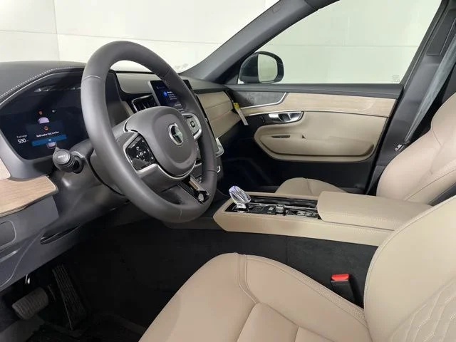 2025 Volvo XC90 Core - Photo 22