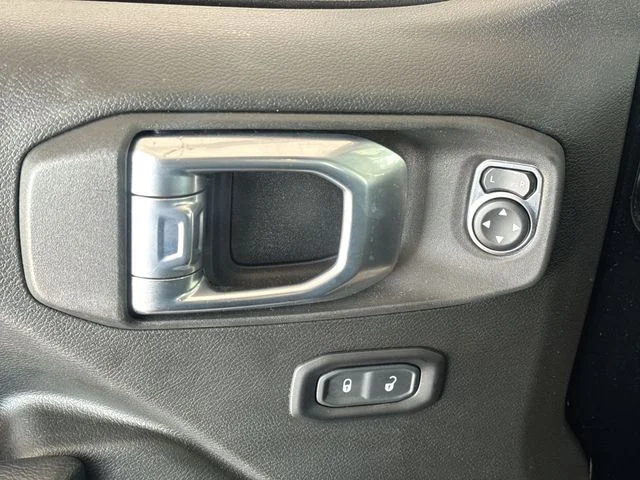 Used 2022 Black Jeep Unlimited Rubicon image 13