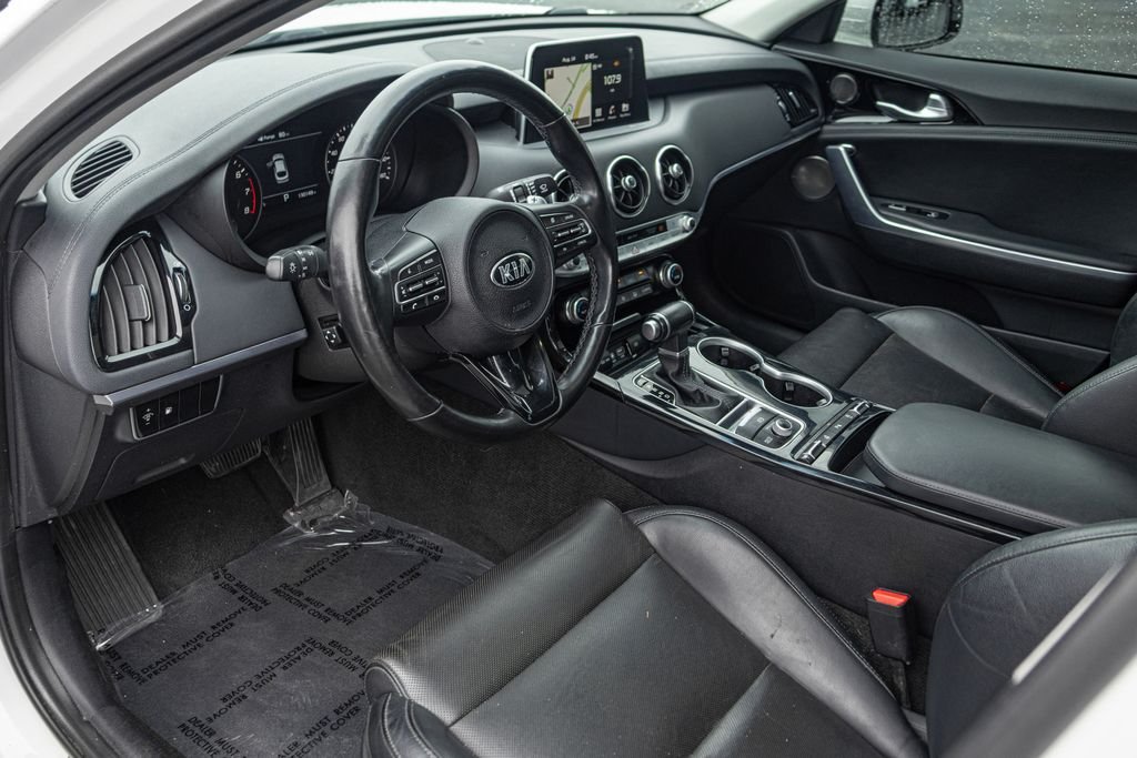 Used 2018 White Kia Premium image 15