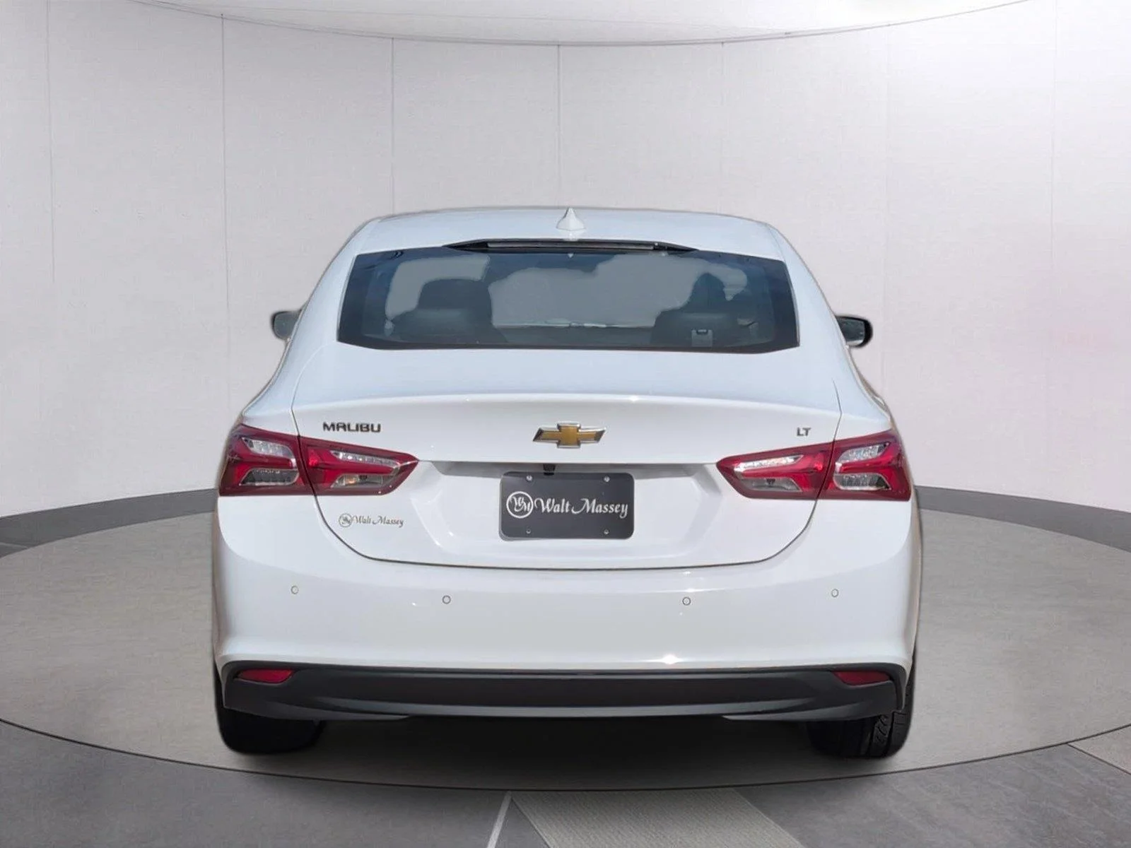 Used 2024 Summit White Chevrolet 2LT image 4