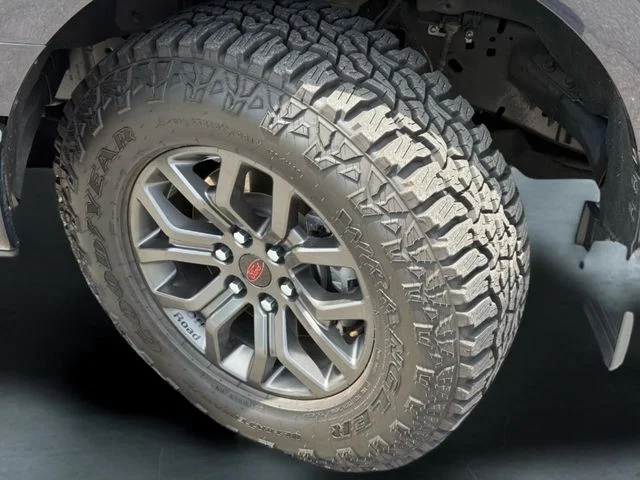 Used 2021 Blue Ford Tremor image 11