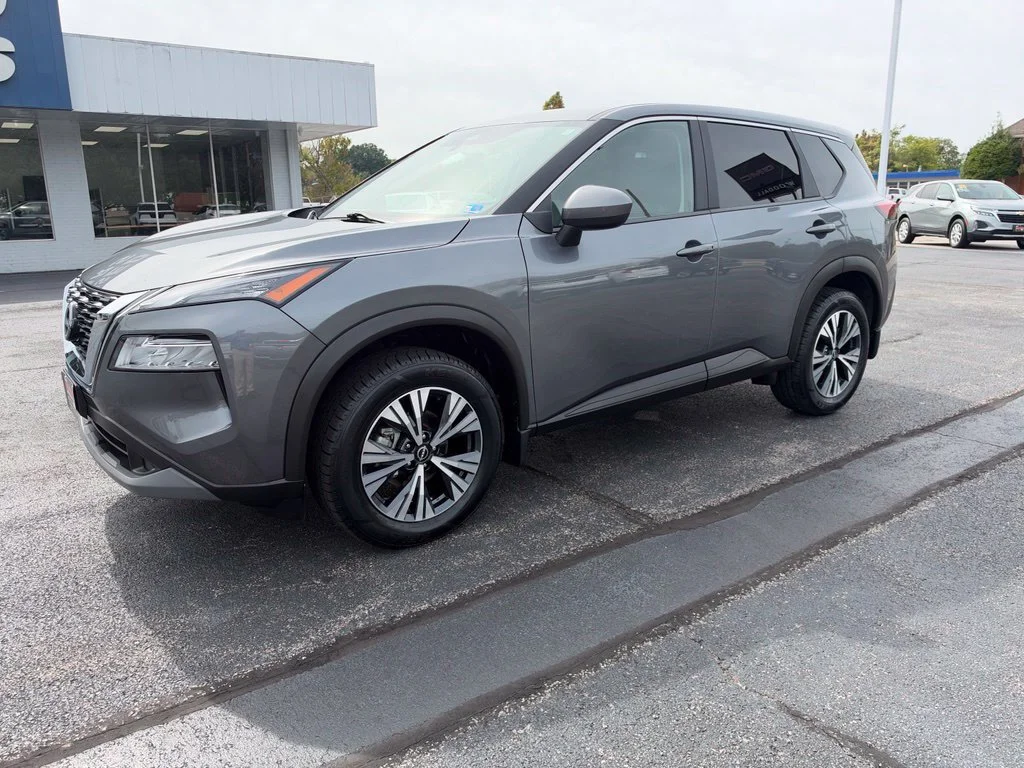 Used 2023 Gray Nissan SV image 3
