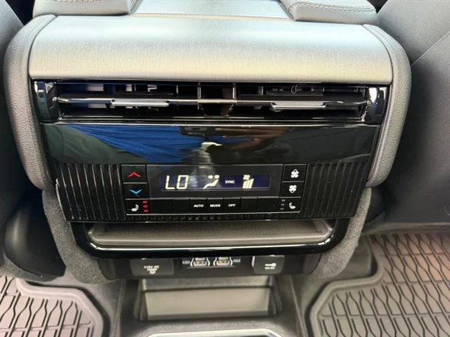 New 2026 Fathom Blue Pearl-Coat Exterior Paint (Late Availability) Jeep Limited Reserve image 12