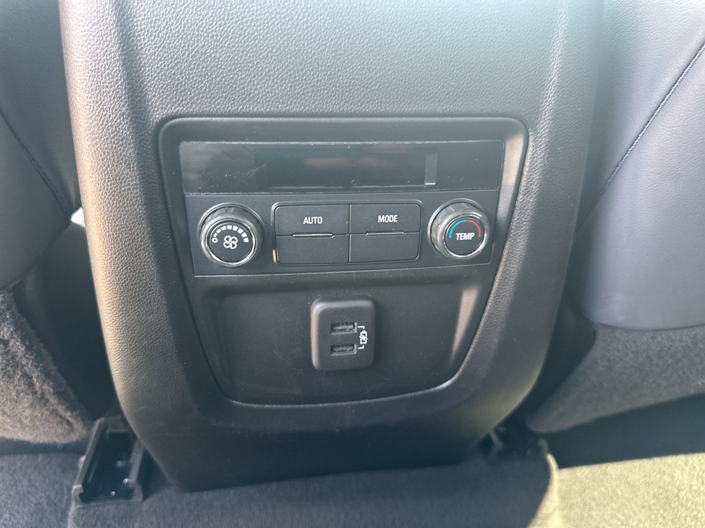 Used 2023 Summit White Buick Essence image 22