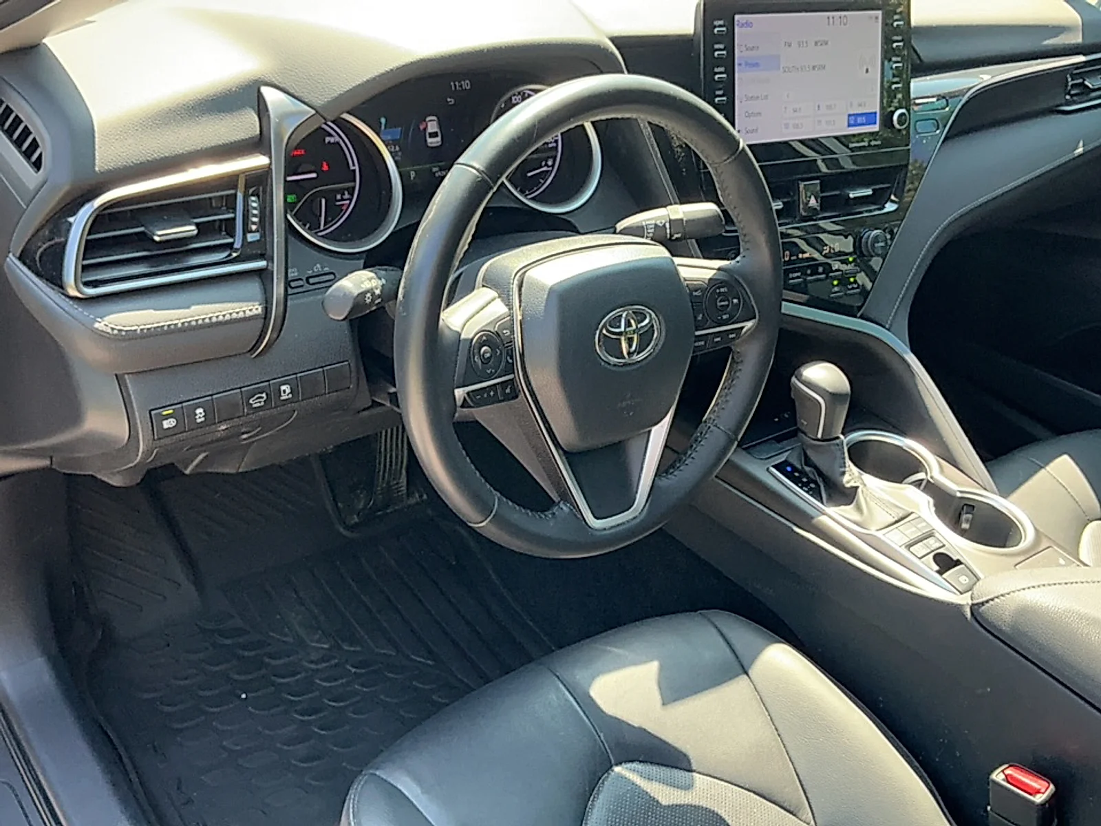 Used 2023 Predawn Gray Mica Toyota XLE Hybrid image 7