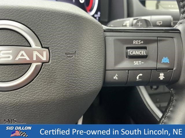 Used 2025 Champagne Silver Metallic Nissan Platinum image 10