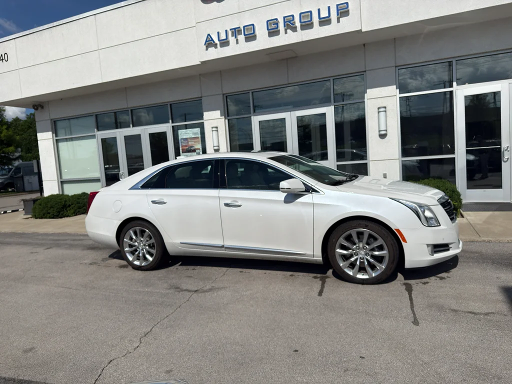 Used 2016 CRYSTAL WHITE TRICOAT Cadillac Luxury Collection image 2