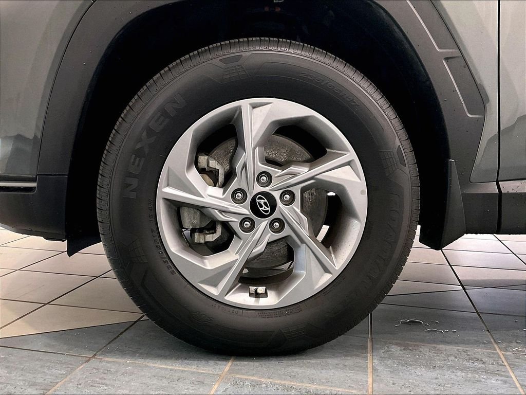 Used 2023 Amazon Gray Hyundai SEL image 7