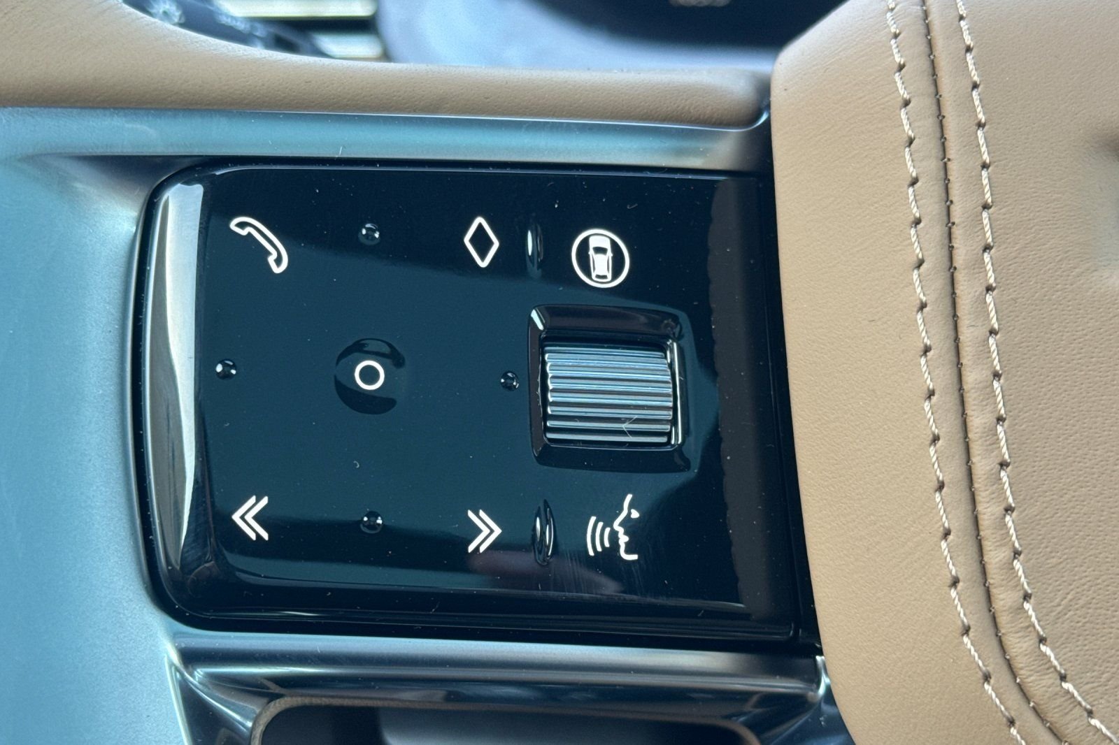 New 2026 Belgravia Green Land Rover SE image 28