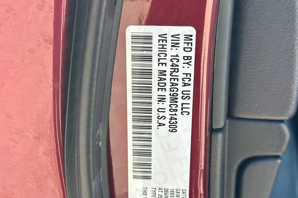 Used 2021 Velvet Red Pearlcoat Jeep Laredo E image 32