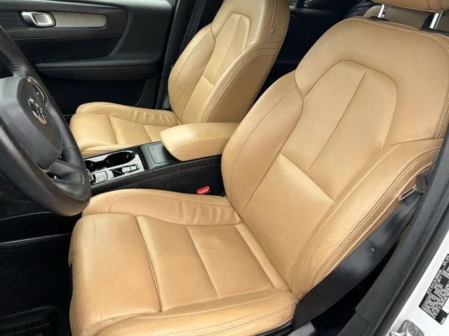 Used 2019 White Volvo T5 Inscription image 26