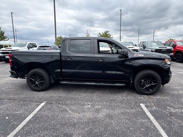 Used 2022 BLACK Chevrolet RST image 3