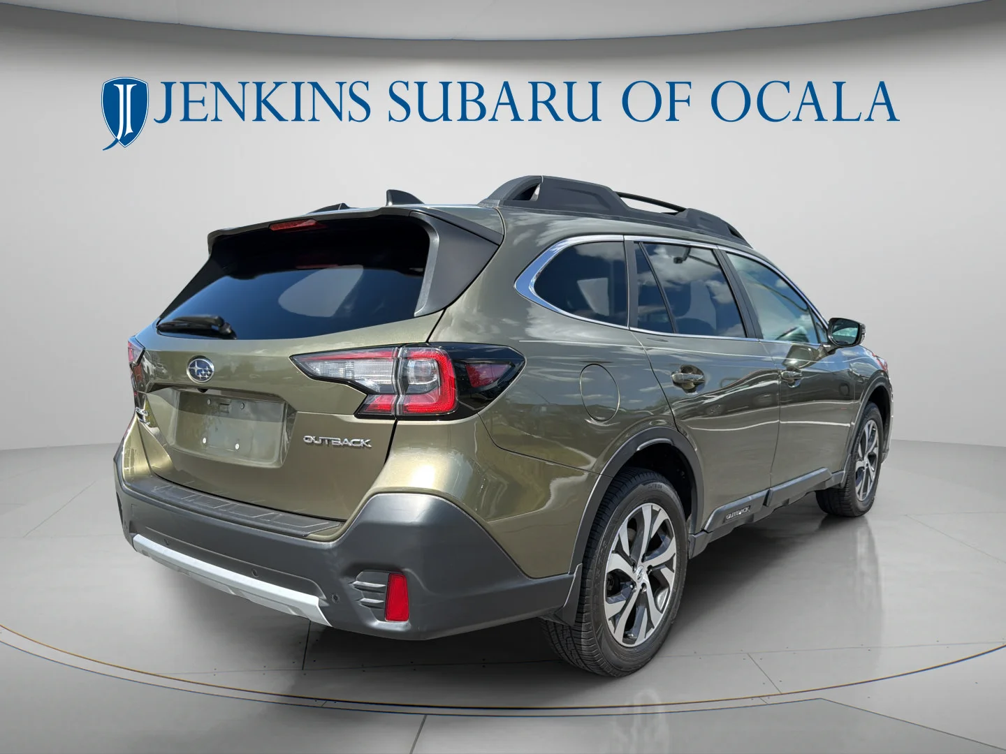 Used 2020 Autumn Green Metallic Subaru Limited image 3