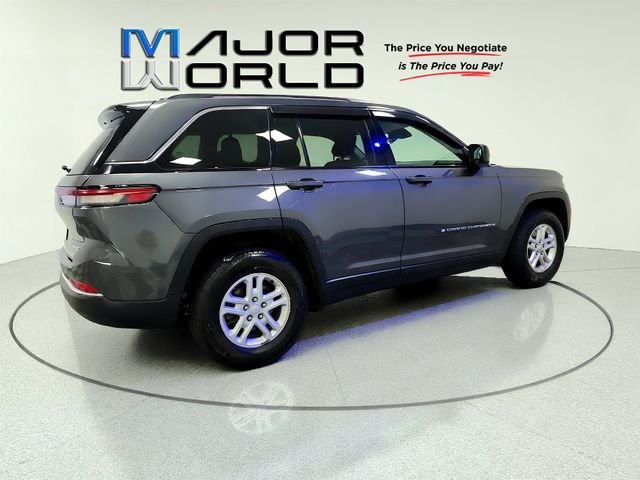 Used 2024 Gray Jeep Laredo image 7
