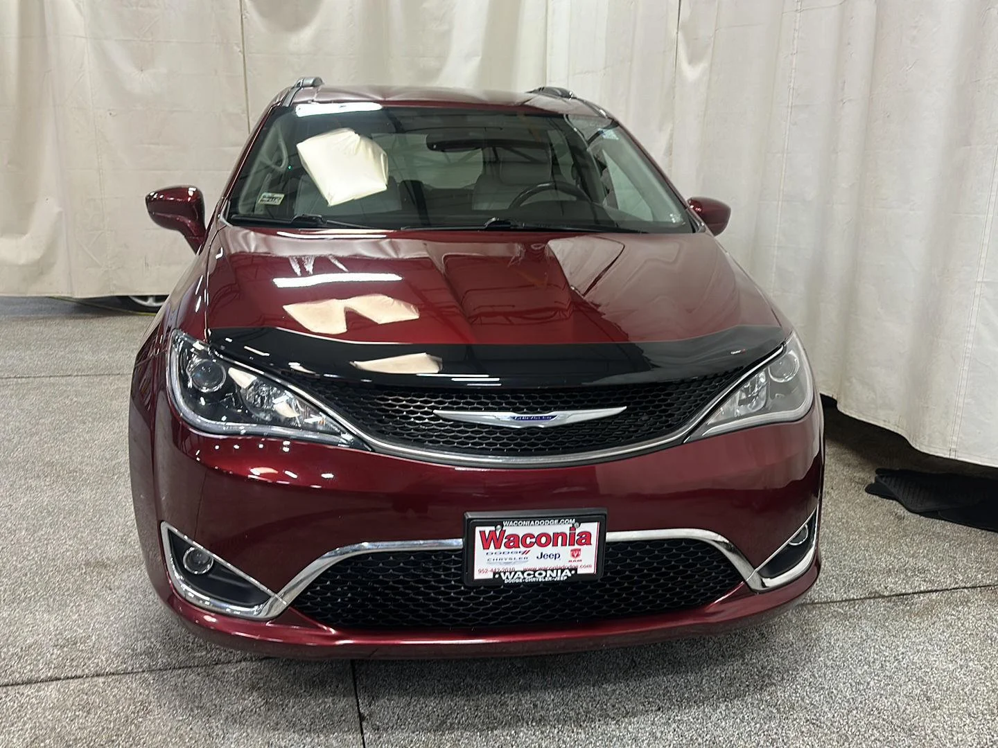 Used 2019 Velvet Red Pearlcoat Chrysler Touring L image 8