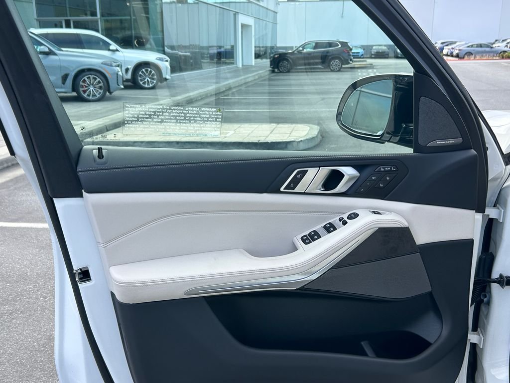 Used 2026 Alpine White BMW M60i image 11