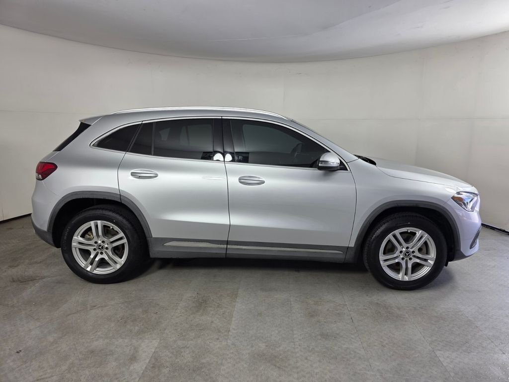 Used 2021 Silver Mercedes-Benz GLA 250 image 3