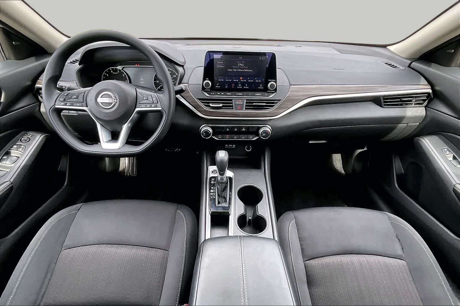 Used 2025 Glacier White Nissan SV image 14